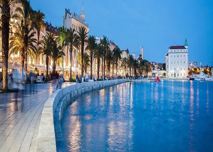 Aurora Apartment Split