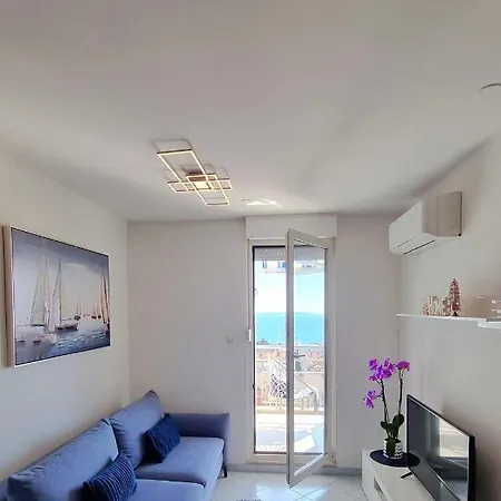 Aurora Apartament *